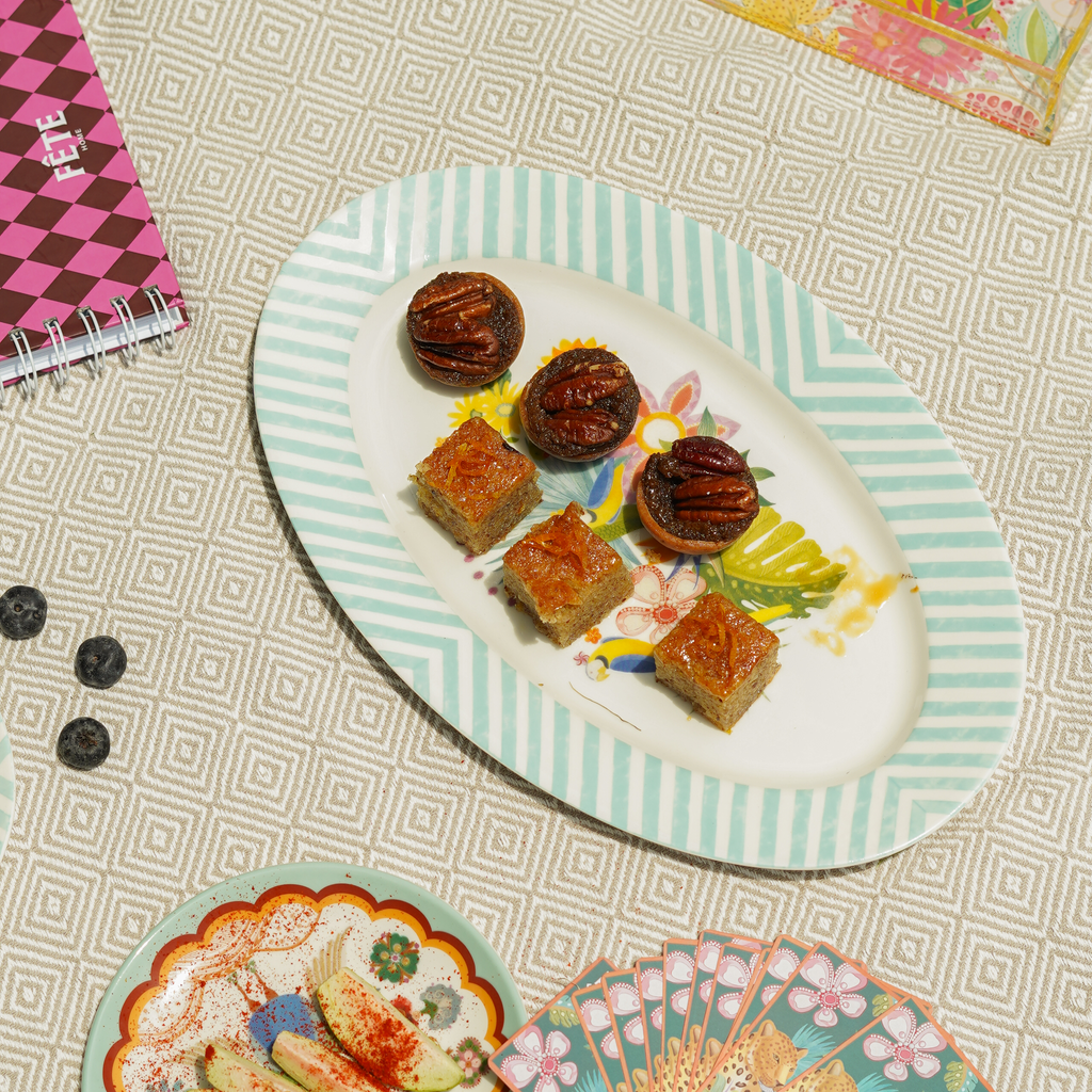 Parrot Bloom Oval Platter (1 Piece)