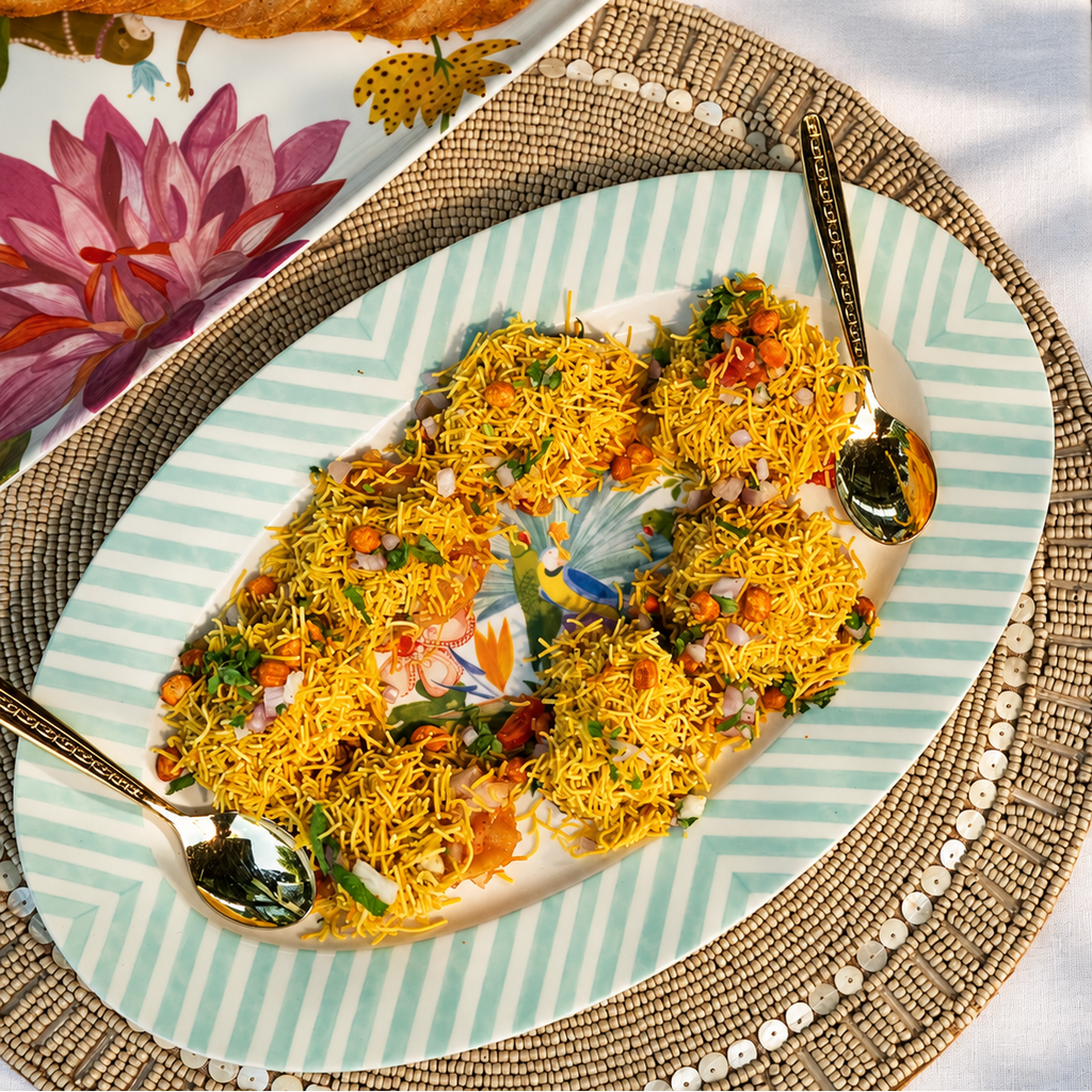 Parrot Bloom Oval Platter (1 Piece)